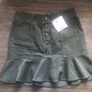 Forest green mini skirt. Size Medium. Never worn